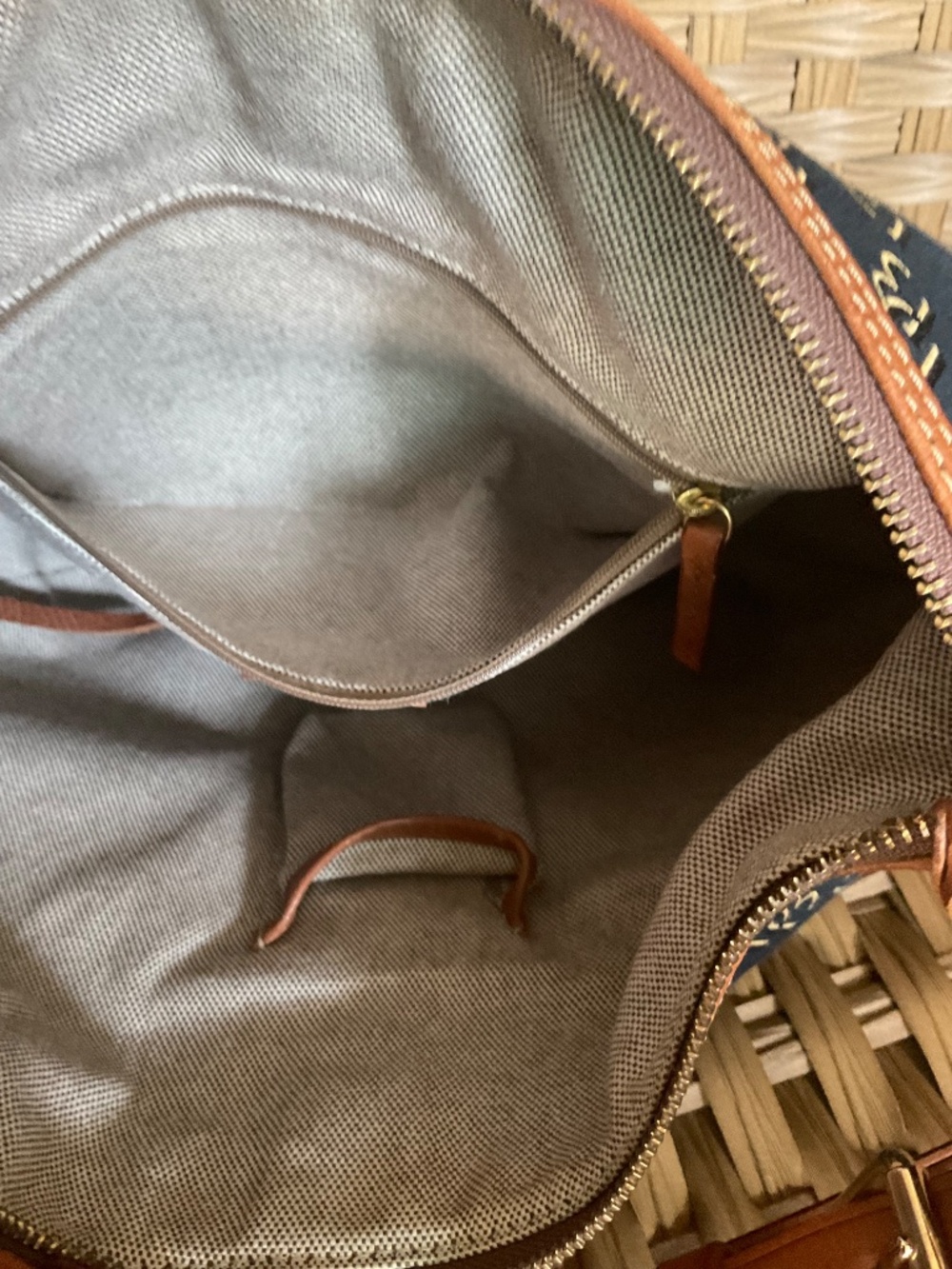 Like new Dooney & Bourke monogram hobo bag - Picture 8 of 10